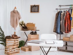 Peluang Bisnis Fashion: Menjual Produk Jadi atau Layanan Custom