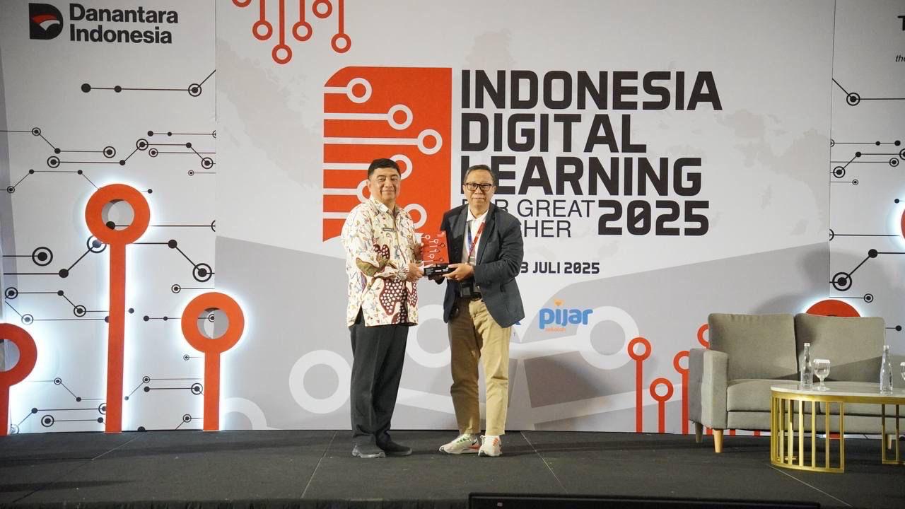 Telkom Percepat Digitalisasi Pendidikan di Garut melalui Program IDL