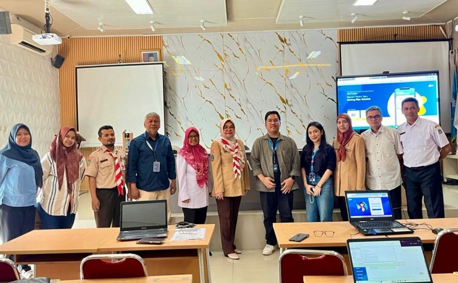 Telkom Indonesia Salurkan Bantuan Laptop dan Bimbingan Teknologi ke SMKN 15 Jakarta Lewat Program DNA