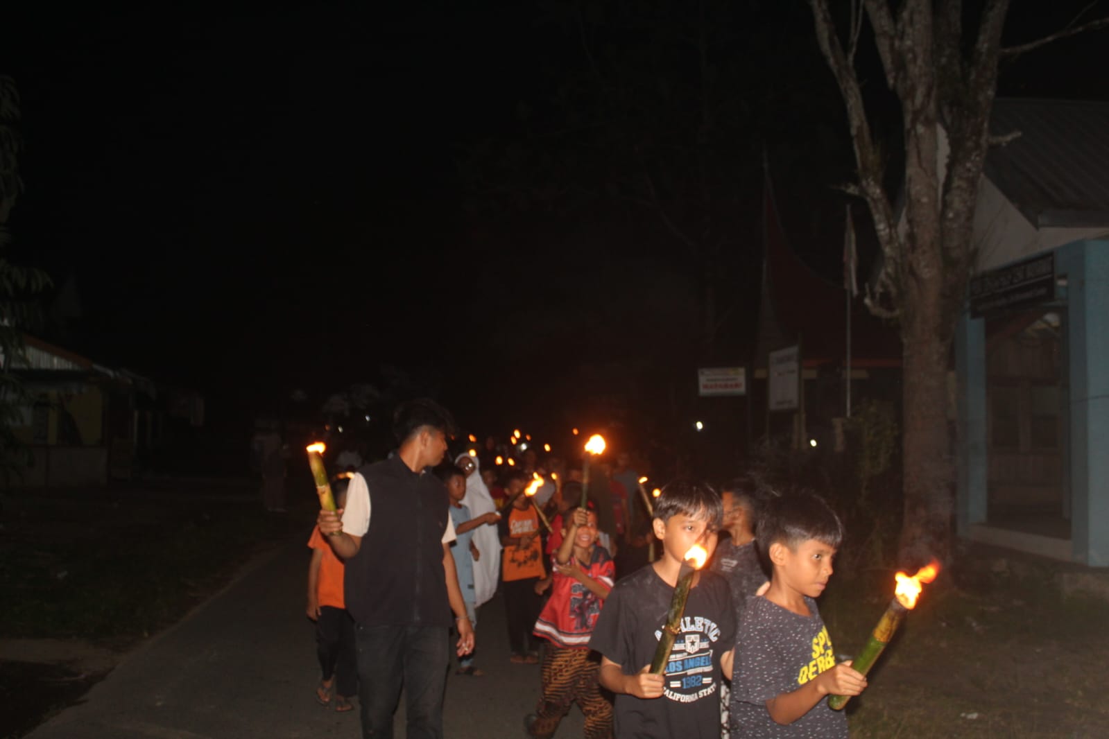Kolaborasi Mahasiswa Kukerta Universitas Riau dan KKN Universitas Andalas Gelar Ratik Tolak Bala di Nagari Lareh Nan Panjang Selatan