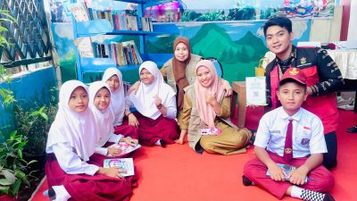 Mahasiswa KKN-T Unhas Hadirkan Pojok Literasi Digital di Desa Marannu melalui Sinkronisasi E-Pusda Berbasis QR Code