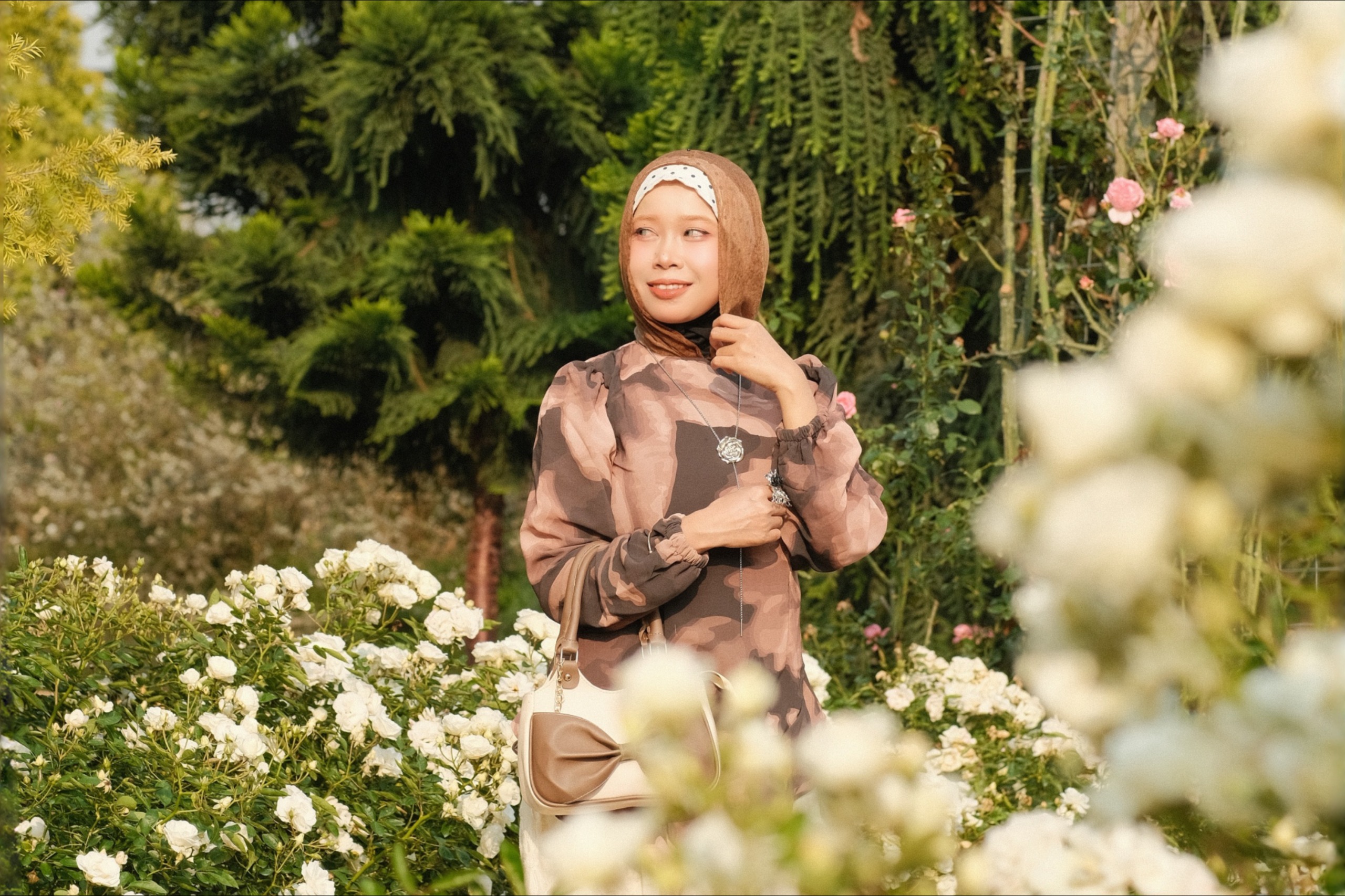 Influencer Santi Wulandari, S.E, Gelar Perayaan HUT RI ke-81, Meriahkan Warga Desa Penagan
